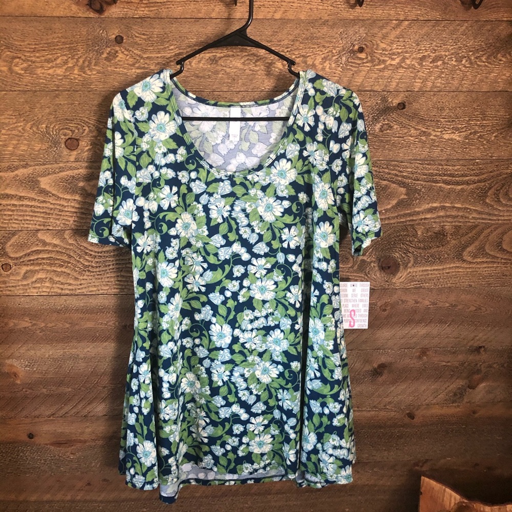 Lularoe top